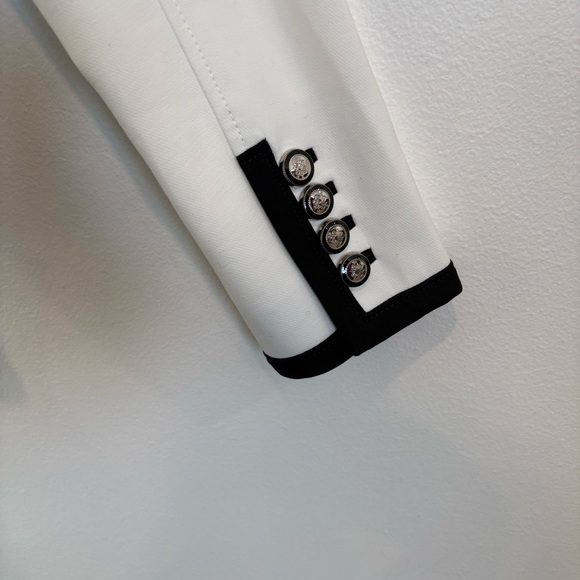 White House Black Market Women's White Blazer with Black Trim - Picture 5 of 8